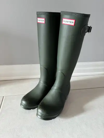 Hunter rain boots - size 7, View more
