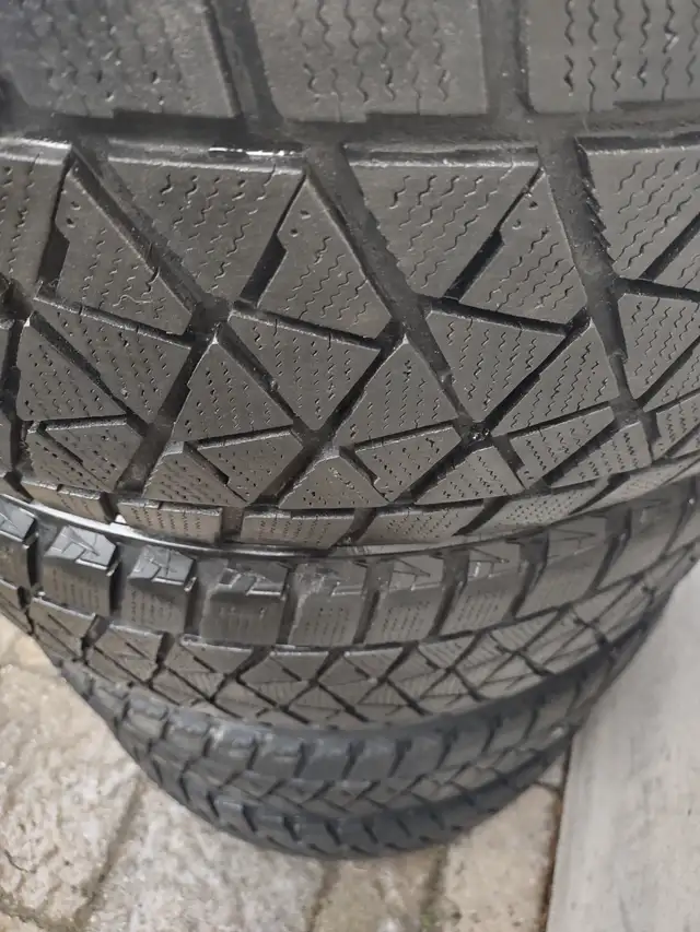 4 pneus hiver Bridgestone Blizzak 285-45R22 très bon état in Tires & Rims in Laval / North Shore - Image 2