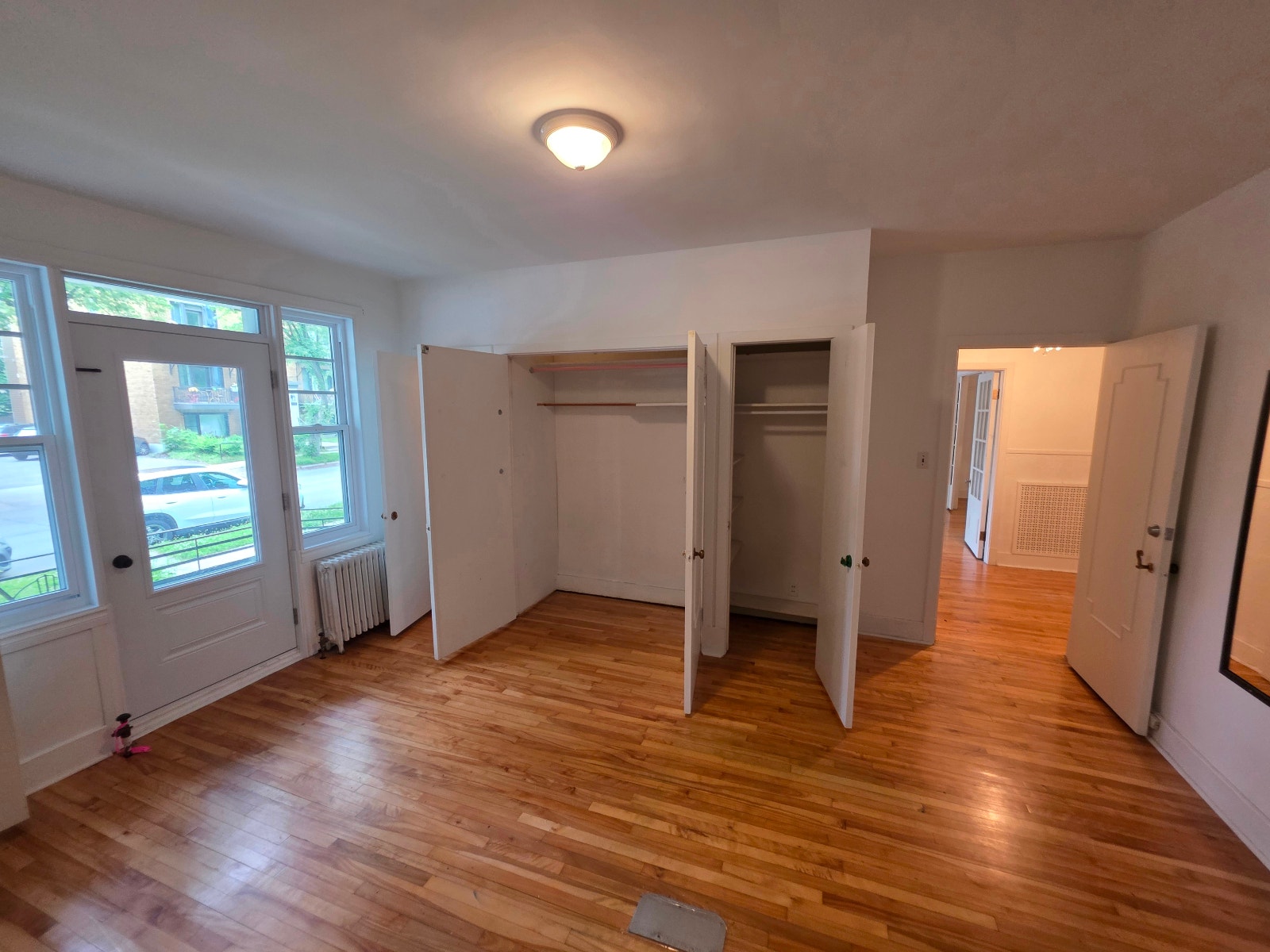 Grand 6 1/2, 1495 pc, 3 chambres, 6 électros,1 sep 2026 — photo 1