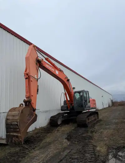 2010 Hitachi ZX270LC with 11,000 hrs. Clean, well-kept excavator with recent service and an excellen...