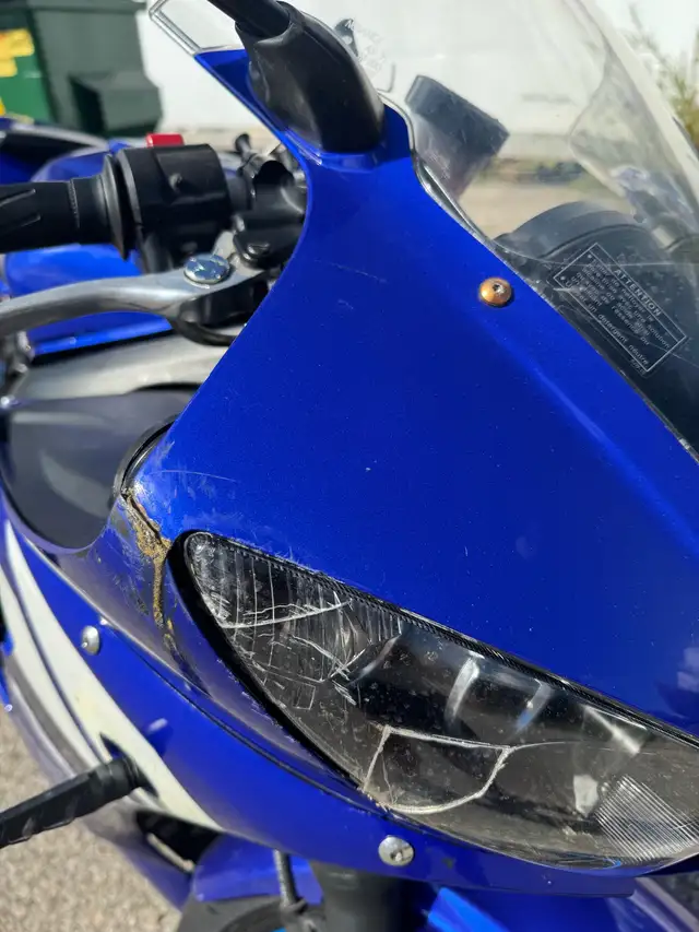 2003 Yamaha r6 in Sport Bikes in Kitchener / Waterloo - Image 9