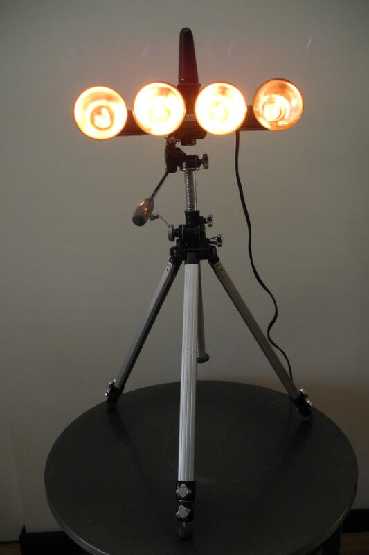 Éclairage photo vintage sur trépied (lampe sur pied) 30$ à 225$ dans Art et objets de collection  à Ville de Montréal - Image 4