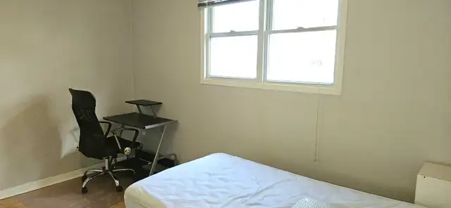 Furnished Room for Rent near Georgian college in Room Rentals & Roommates in Barrie - Image 3