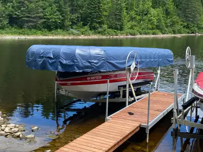 Élévateur à bateau avec toit. 3500 lbs.