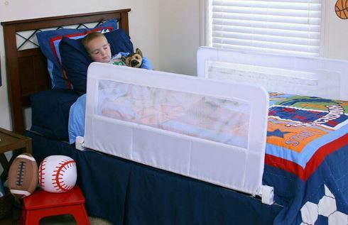 Babys R US Regalo swing-down bed Rail ** Great Condition ** in Gates, Monitors & Safety in City of Toronto - Image 2