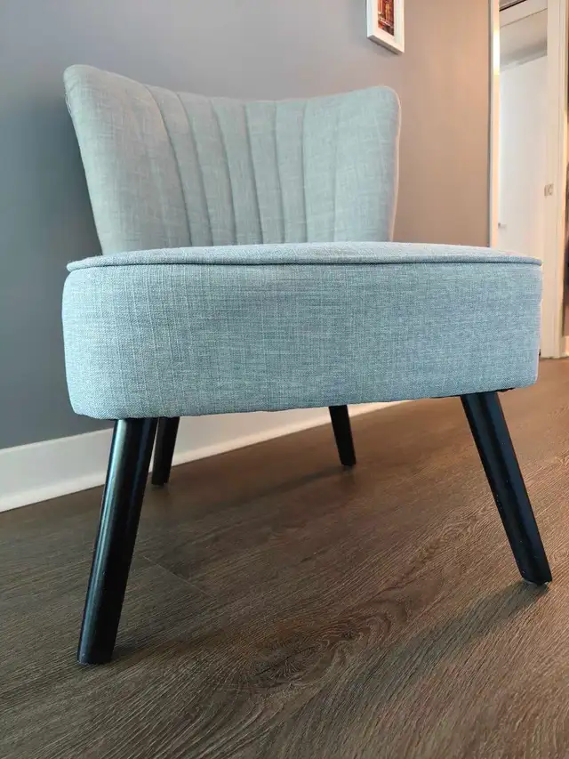 Grey Accent Chair in Chairs & Recliners in City of Toronto - Image 3