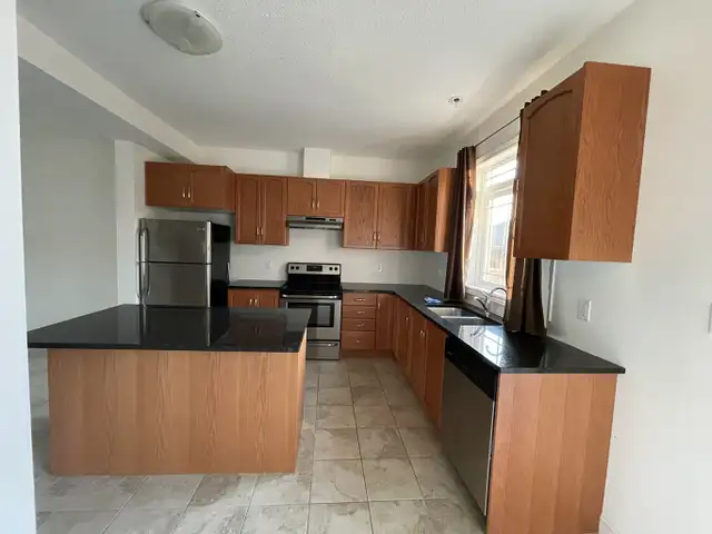 South-end 4-bedroom Townhouse with Bright Walk-Out Basement in Long Term Rentals in Guelph - Image 5