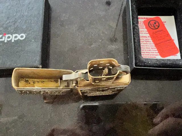 VINTAGE ZIPPO JIM BEAM BOURBON LIGHTER IN ORIGINAL CASE  USA in Arts & Collectibles in Mississauga / Peel Region - Image 6