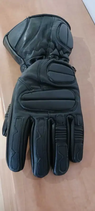 Gants motoneige neuf, jamais utilisé. Grandeur médium.