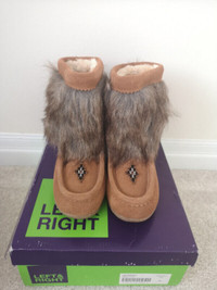 Brand New Left & Right Youth UGG style boots (size 3)