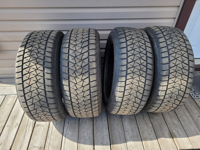 Set of Bridgestone Blizzak DM-V2 in Tires & Rims in Thunder Bay