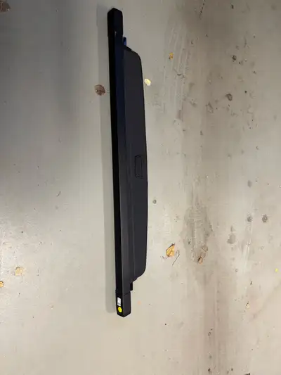 VW atlas 8 seater tonneau cover for cargo area. Original VW part.