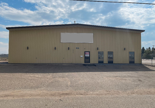 12,960 SQFT Commercial/Industrial Shop and Office in Commercial & Office Space for Rent in Medicine Hat