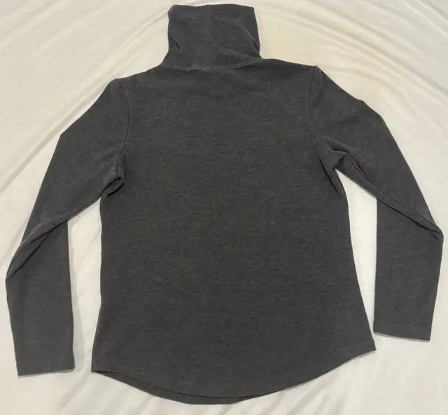 Wind River Sweaters in Women's - Tops & Outerwear in Sarnia - Image 4