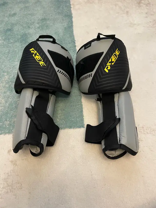 Warrior RITUAL X3 E lacrosse knee pads senior in Lacrosse in Oakville / Halton Region - Image 2