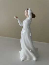 Royal Doulton Figurine Sentiments With Love HN3383