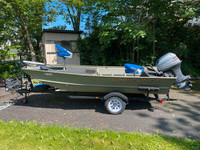 14' CRESTLINER JON BOAT - SUPER STABLE AND FULLY DECKED