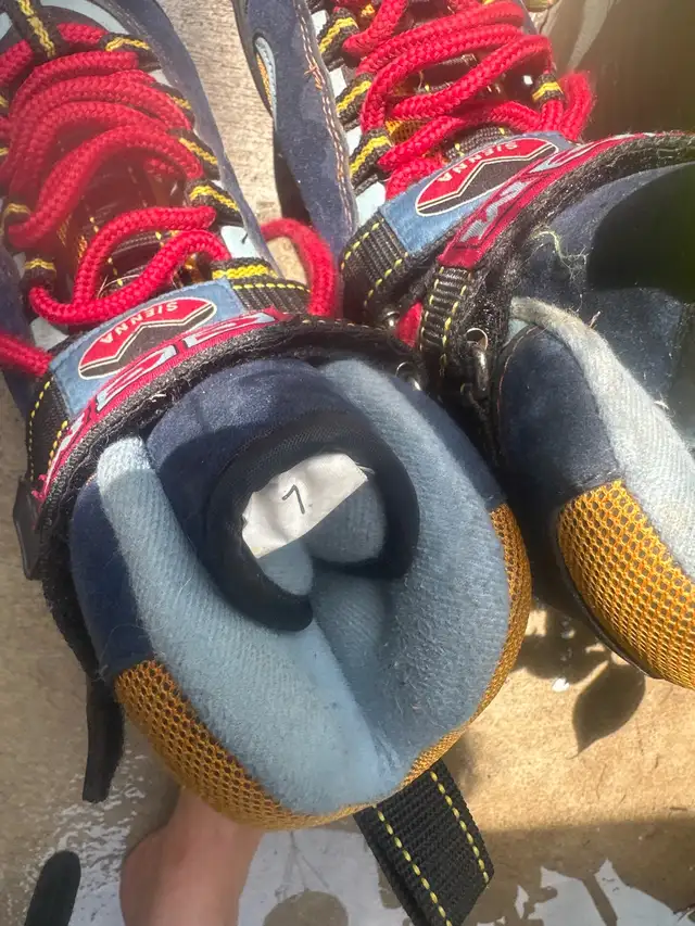 VINTAGE CCM Sienna Inline Skates in Skates & Blades in Woodstock - Image 3