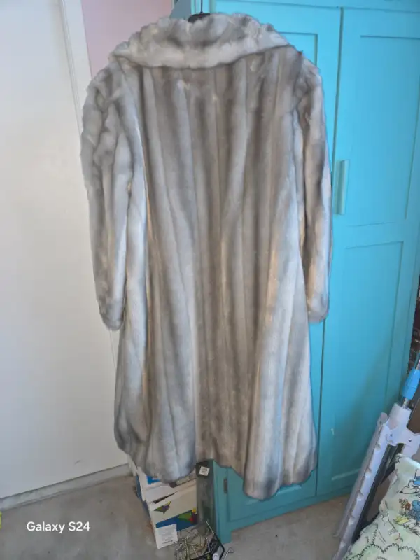 Manteau vison synthétique Sirbain in Women's - Tops & Outerwear in Longueuil / South Shore - Image 2