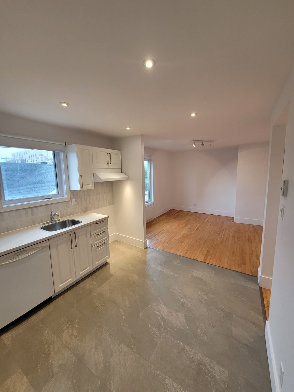 APPARTEMENT RÉNOVÉ ET LUMINEUX À DEUX PAS DU MÉTRO CARTIER! 4