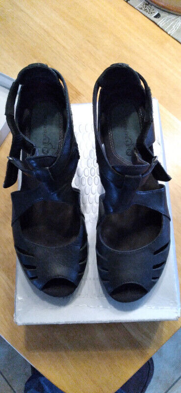 SOULIERS/SANDALES MERRELL dans Femmes - Chaussures  à Sherbrooke