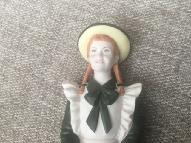 COALPORT FIGURINE ANNE OF GREEN GABLES in Arts & Collectibles in Mississauga / Peel Region - Image 2
