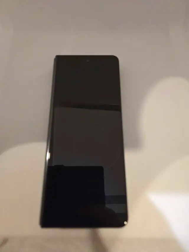 Like New Z Fold 4 256GB Samsung with Case 628632704200981223