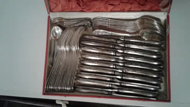 ANTIQUE VINTAGE TABLEWARE 68 items SET in Arts & Collectibles in Markham / York Region - Image 3