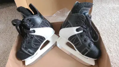 (**Price Dropped) CCM hockey skates - Size 9J (1 pair), View more