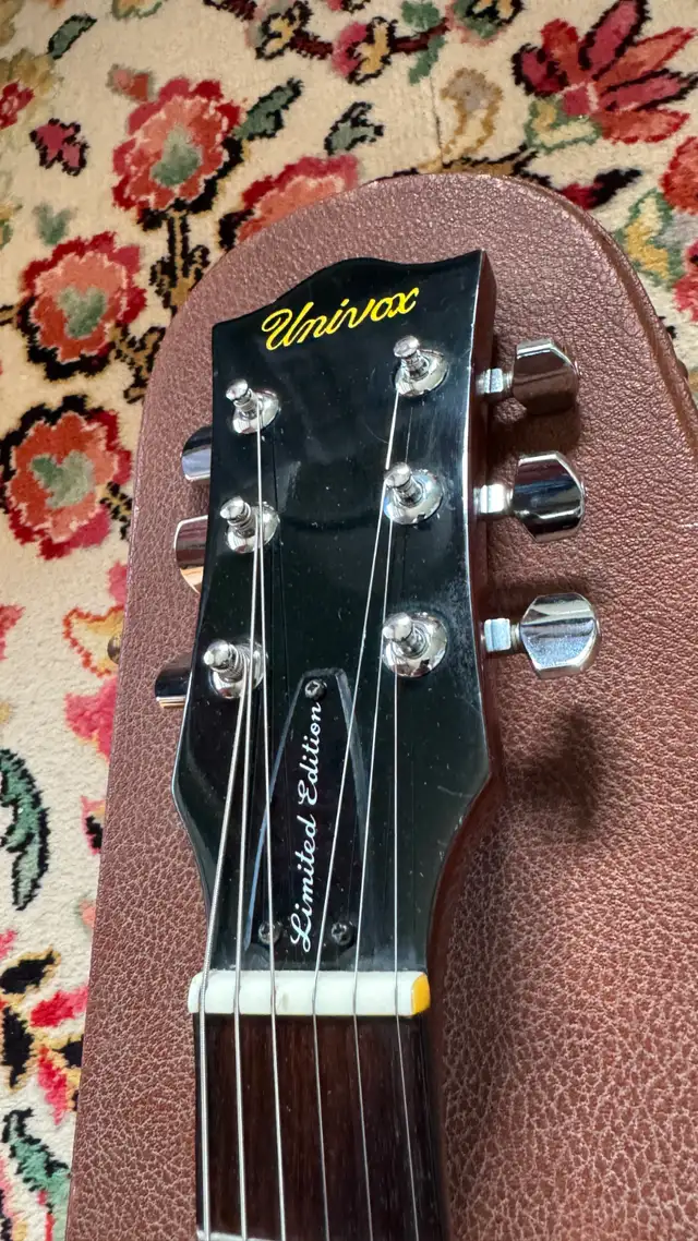 Univox Limited Edition DoubleCutaway Les Paul Special (MIJ ) in Guitars in City of Toronto - Image 10