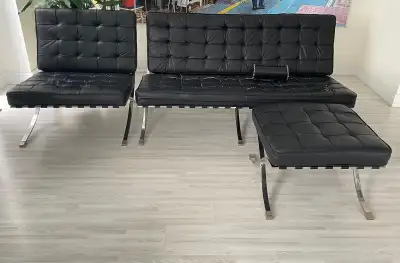 Richmond Hill- USED 2+1 couch and ottoman AS IS, pillows have no, View more
