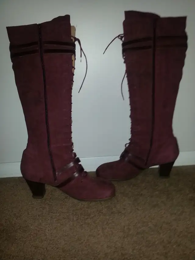John Fluevog Women Fall Winter Boots in Women's - Shoes in Calgary - Image 2