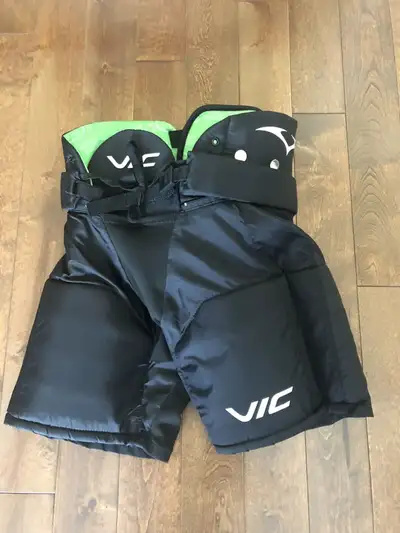 VIC CX2 junior hockey pants size S, View more