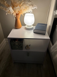 2 NIGHTSTANDS AND LAMPS