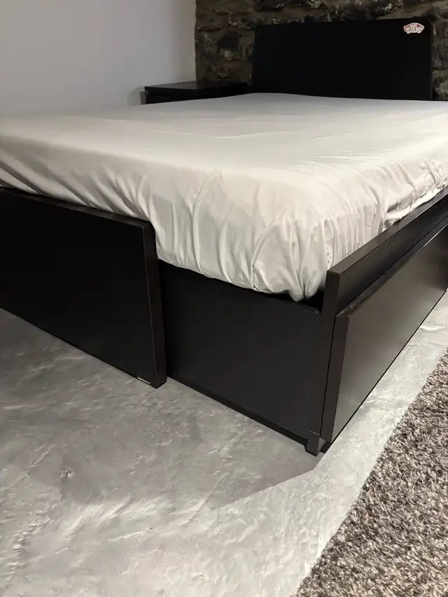 Base de lit simple / double IKEA in Beds & Mattresses in City of Montréal - Image 4