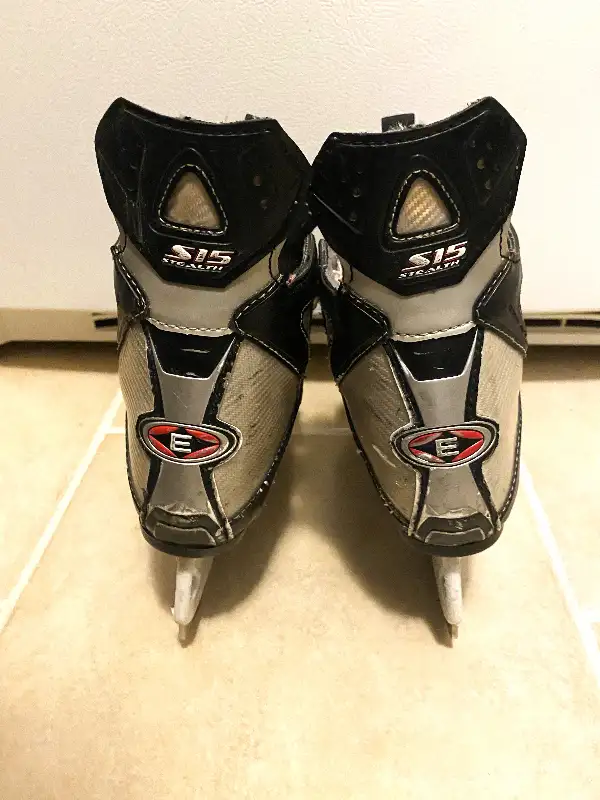 Easton Hockey Skates Size 13.5Y Patins. in Skates & Blades in City of Montréal - Image 5