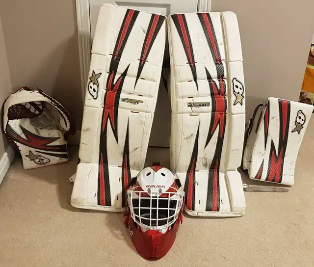 used goalie equipment  in Hockey in Markham / York Region - Image 2
