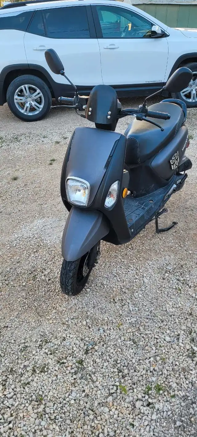 Venom Roma Scooter in Scooters & Pocket Bikes in Winnipeg - Image 6