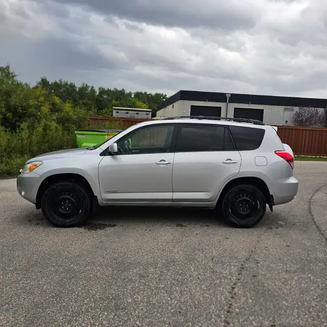 2007 Toyota Rav 4 in Cars & Trucks in Winnipeg - Image 4
