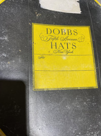 VINTAGE DOBBS FIFTH AVENUE NEW YORK HAT BOX #V0884