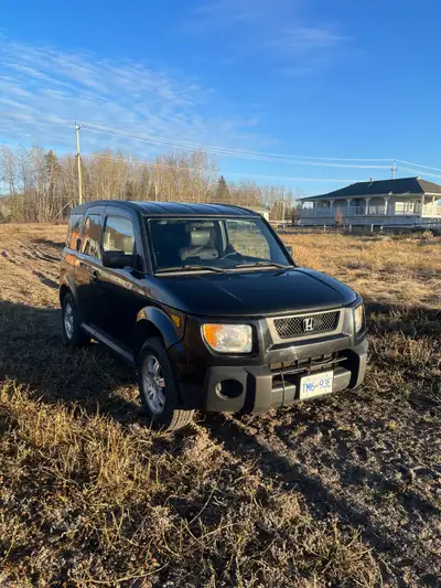 2006 Honda Element 320,000 2 owners Brand new summers and studded winters on rims 5 speed manual. FW...
