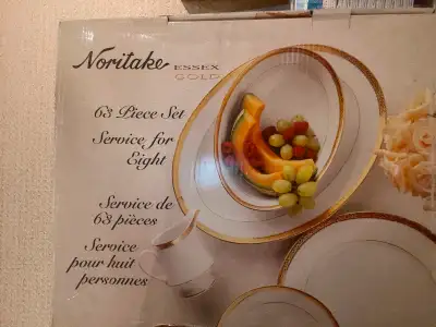 Noritake Gold Rim Fine Bone China 8 settings plus serving pieces, View more