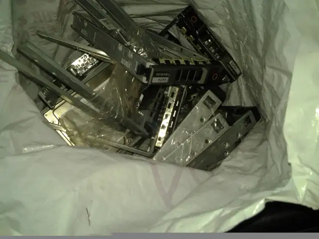 hp gen 8 dell and microsolutions server drive caddies hundreds o in Other in City of Montréal - Image 3