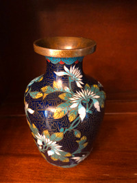 Vintage antique  Chinese  cloisonné enamel vase 6” tall