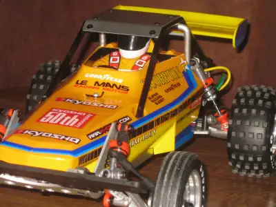 A KYOSHO 1/10 scale RC electric racing buggy / off-road racer. Comes with a brand new motor, ESC (el...