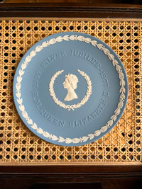 Wedgwood Blue Jasperware Plate f. Queen Elizabeth Silver Jubilee