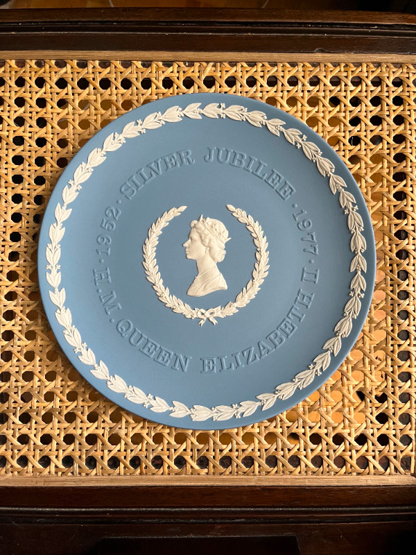 Wedgwood Blue Jasperware Plate f. Queen Elizabeth Silver Jubilee in Arts & Collectibles in City of Toronto