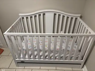 Graco Solano Crib with Mattress, Protector, and Sheets, View more