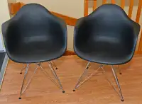 Chaises Eames repro Chair with Arms and Chrome Base