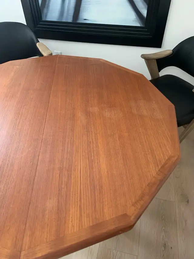 dining room table in Dining Tables & Sets in Hamilton - Image 4
